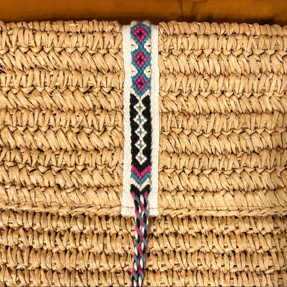 Fallon and‎ Royce Woven Straw Fold Over Clutch Handbag - Picture 2 of 5